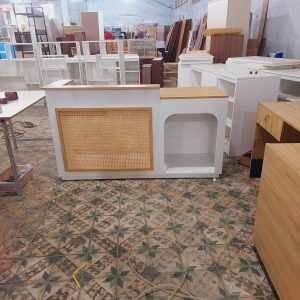 Quầy lễ tân mây đan phối gỗ