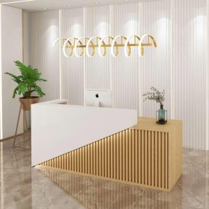 quầy thu ngân shop quần áo trắng phối vân gỗ